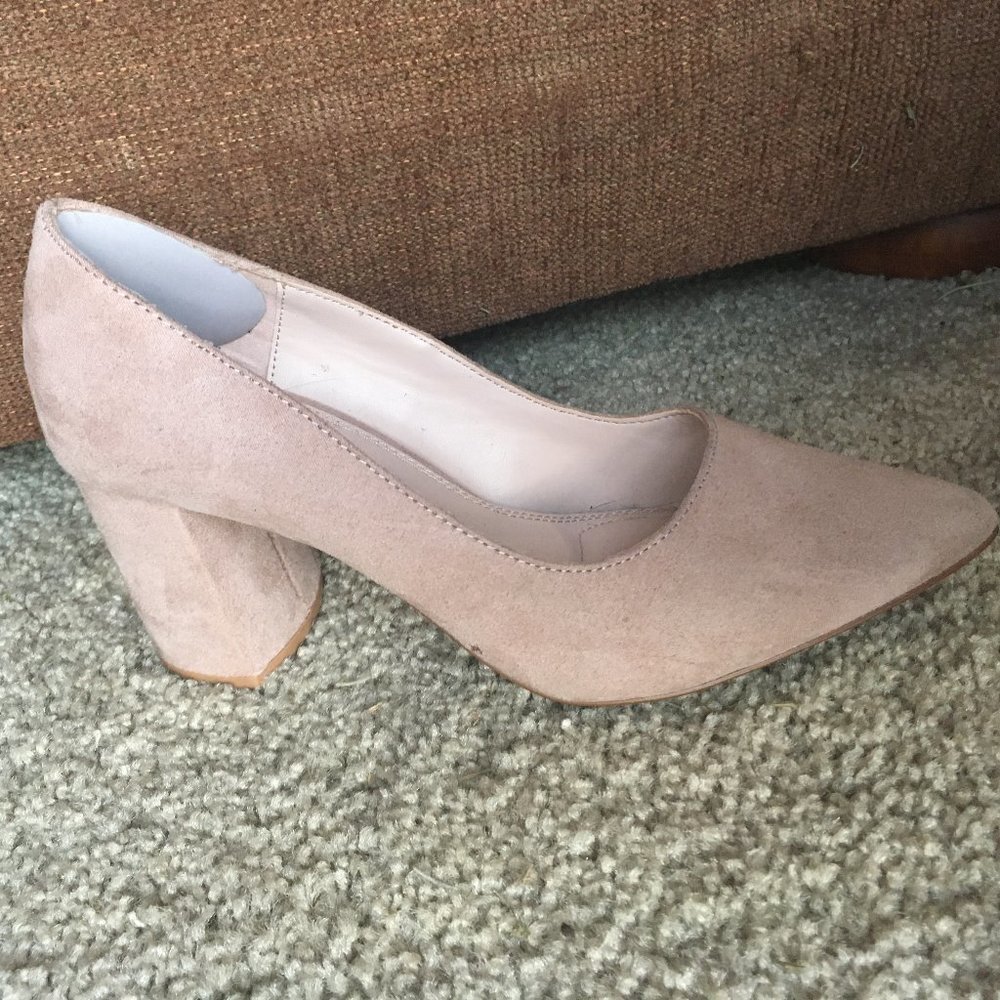 Kelly & Katie Suede Rosewell Chunky Pump